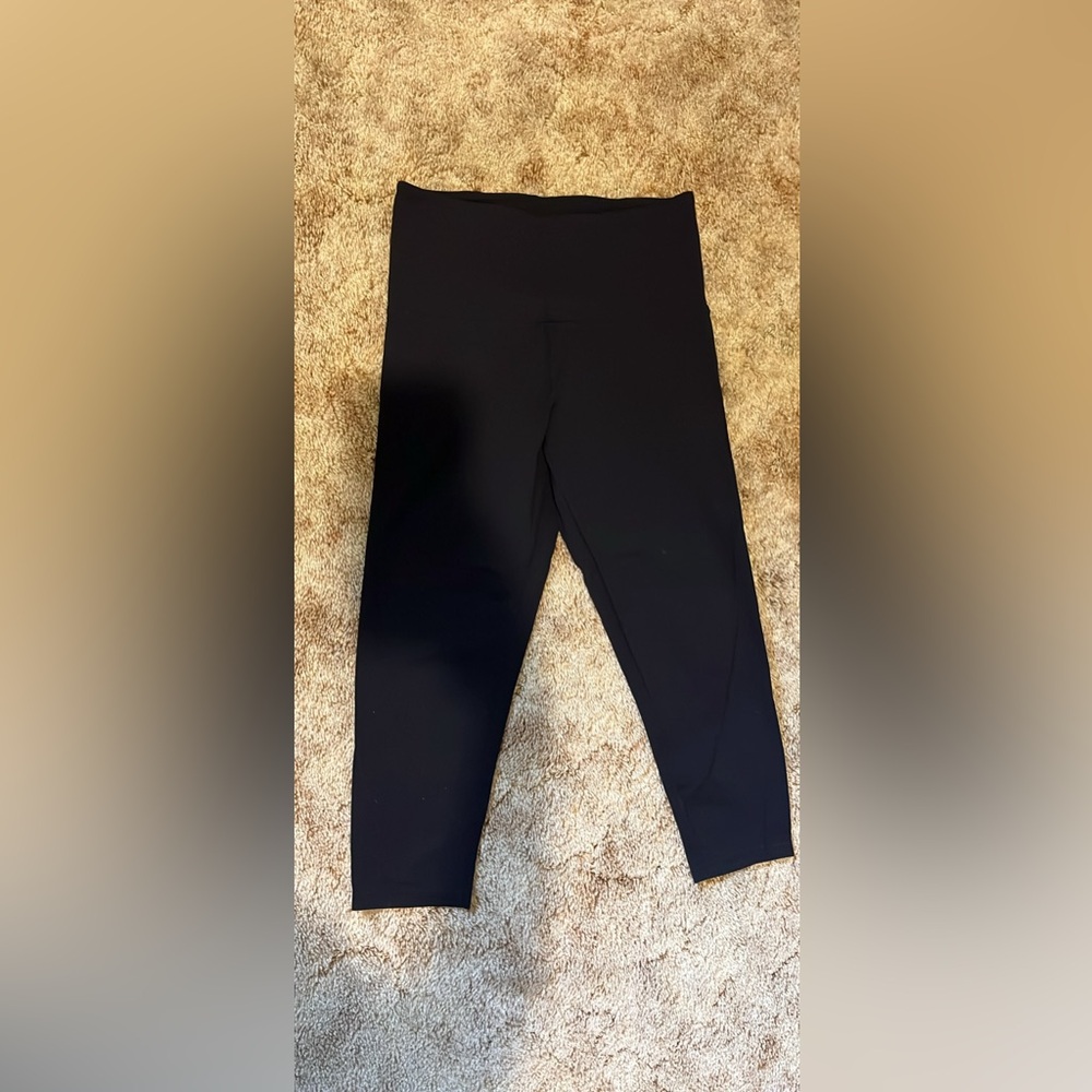 Tuff athletics capris leggings size S (can however fit M ad well)
